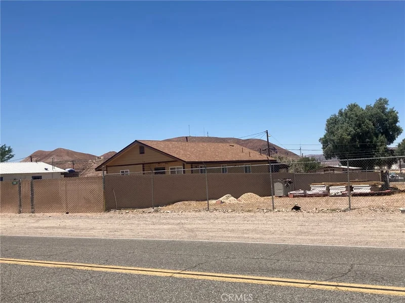 35590 Santa Fe Street, Daggett, CA 92327