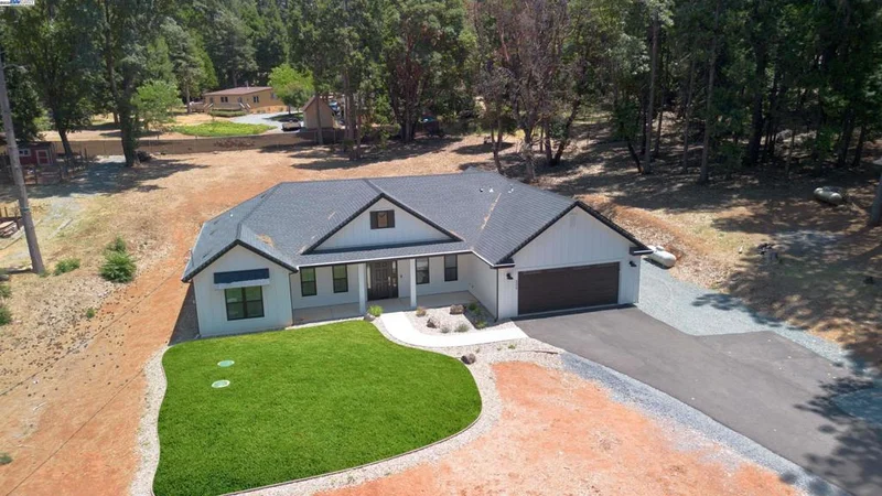 5579 Glen Dr