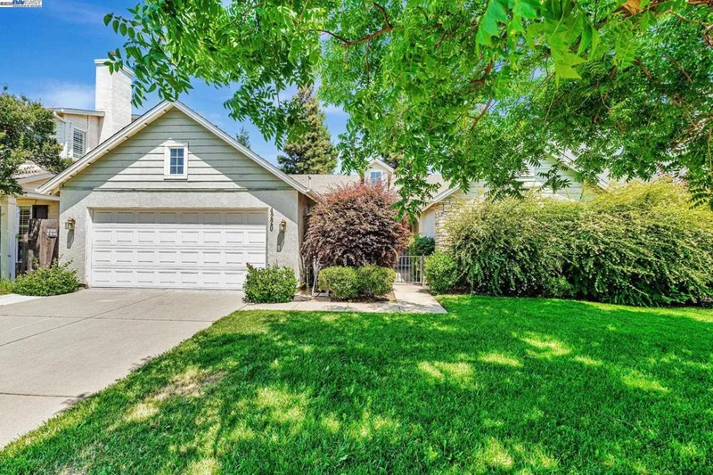 4220 Lifescapes Dr, Modesto, CA 95356