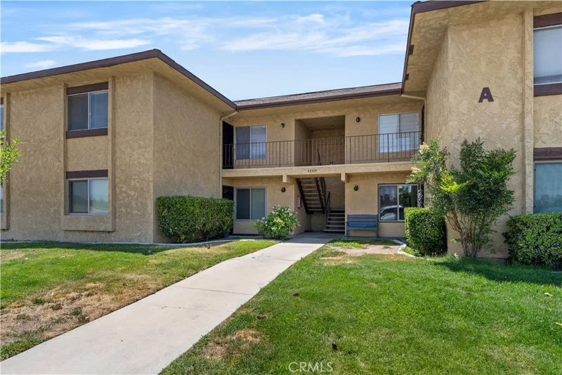 42935 15th Street W 10, Lancaster, CA 93534