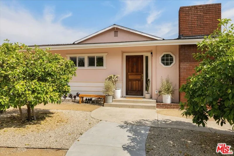 2950 Finch Street, Los Angeles, CA 90039