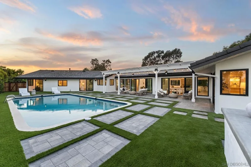 2975 Woodford Drive, La Jolla, CA 92037