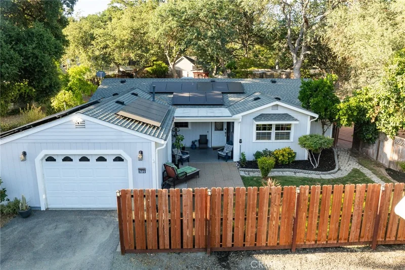7695 Valle Avenue, Atascadero, CA 93422
