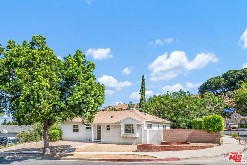 10101 Roscoe Boulevard, Sun Valley, CA 91352