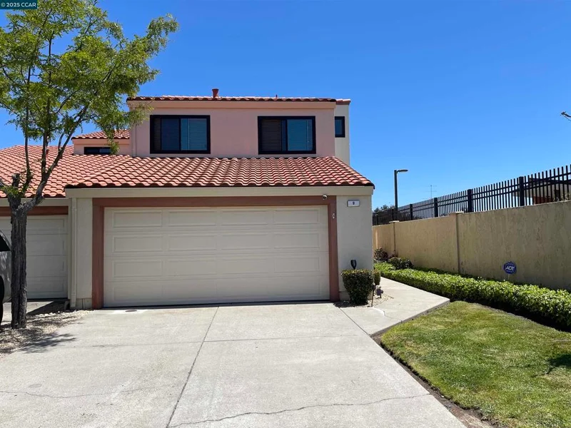 9 Aquamarine Ct, Hercules, CA 94547