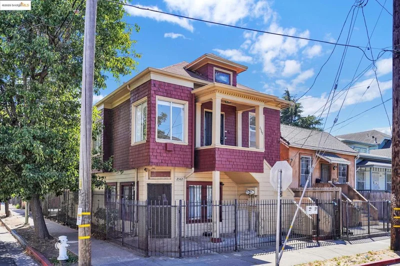 2542 Filbert St, Oakland, CA 94607