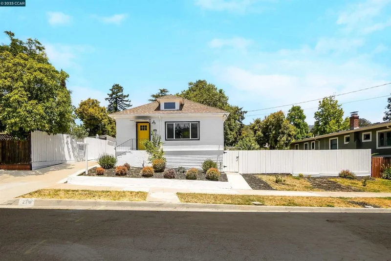 2718 Carmel St, Oakland, CA 94602