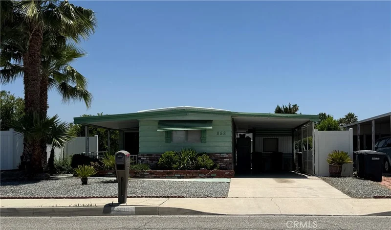 858 S Lyon Avenue, Hemet, CA 92543