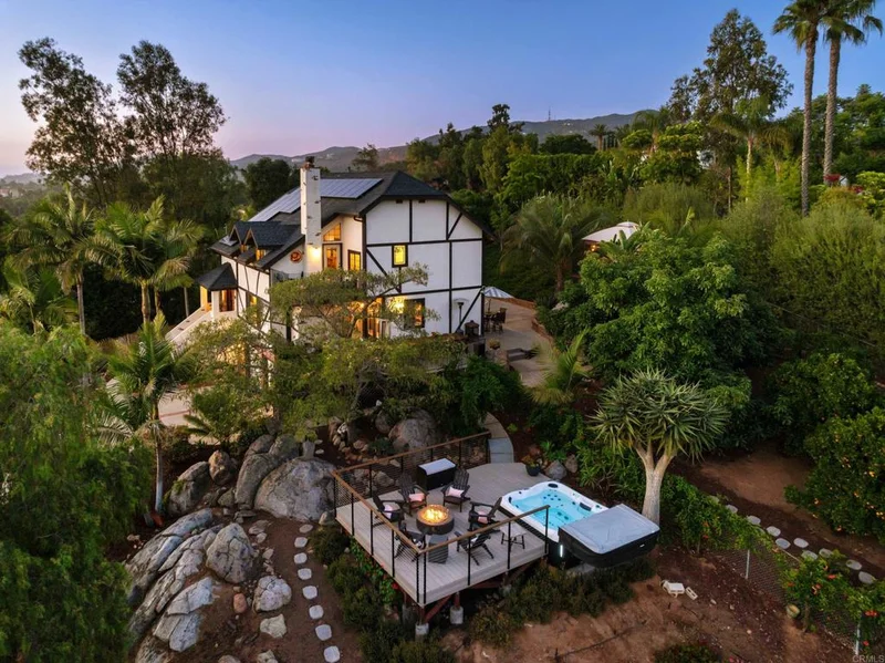 2746 Foothill Drive, Vista, CA 92084