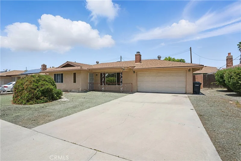 260 E Whittier Avenue, Hemet, CA 92543
