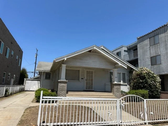 1045 Gladys Avenue, Long Beach, CA 90804