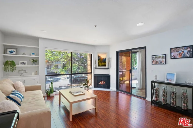 413 Hawthorne Street 102, Glendale, CA 91204