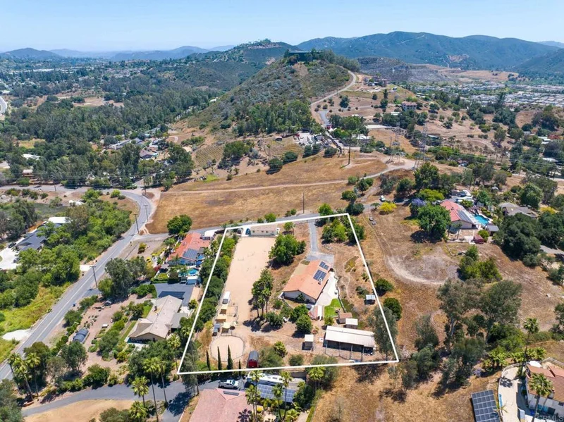 2605 Kauana Loa Drive, Escondido, CA 92029