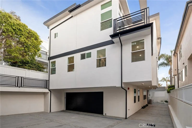 1024 17th Street, Hermosa Beach, CA 90254