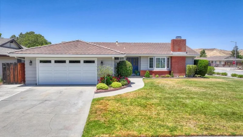 22800 Bravo Place, Salinas, CA 93908