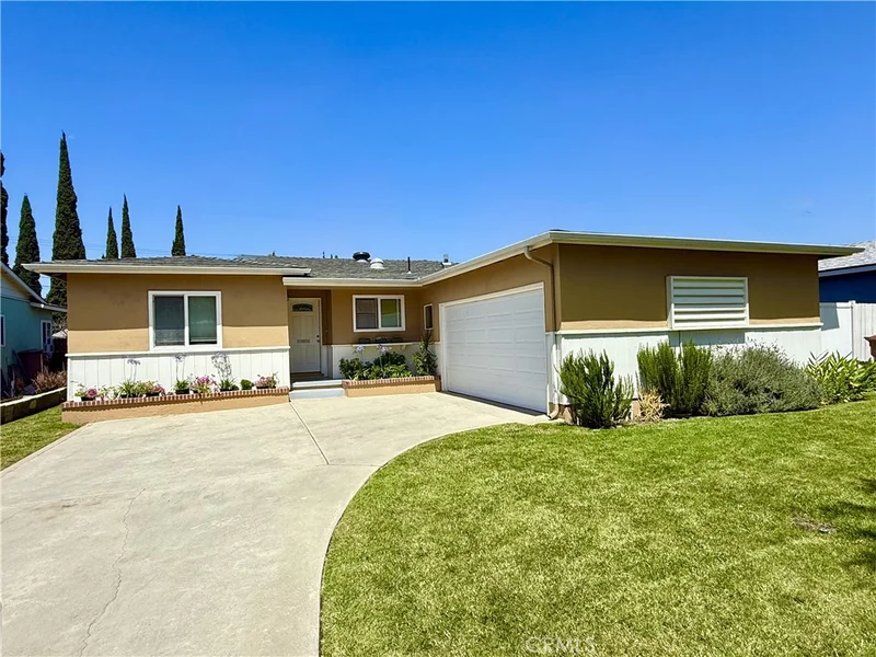 913 N Acacia Avenue, Fullerton, CA 92831