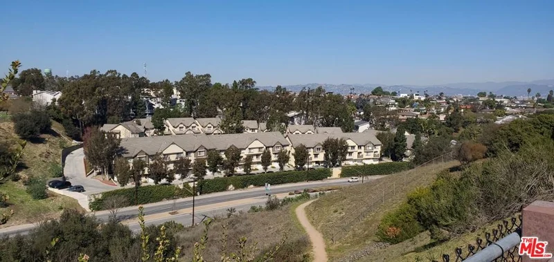 4600 Don Lorenzo Drive 13, Los Angeles, CA 90008