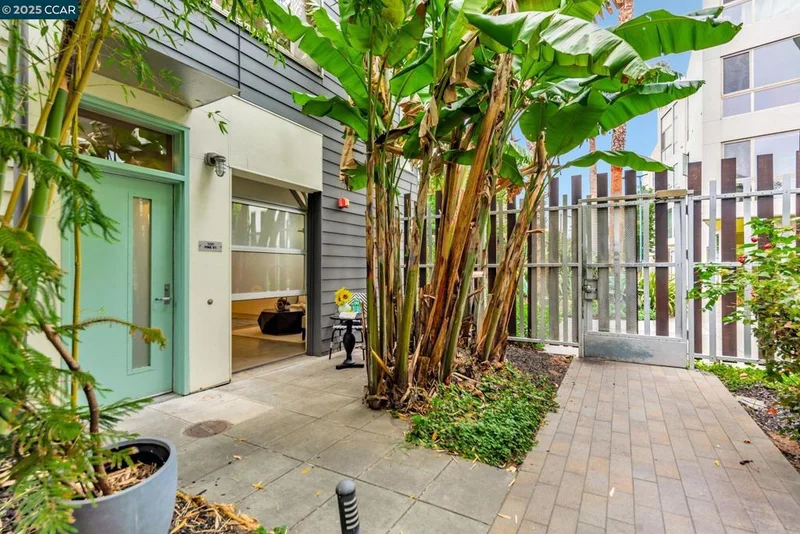 1231 Pine St, Oakland, CA 94607