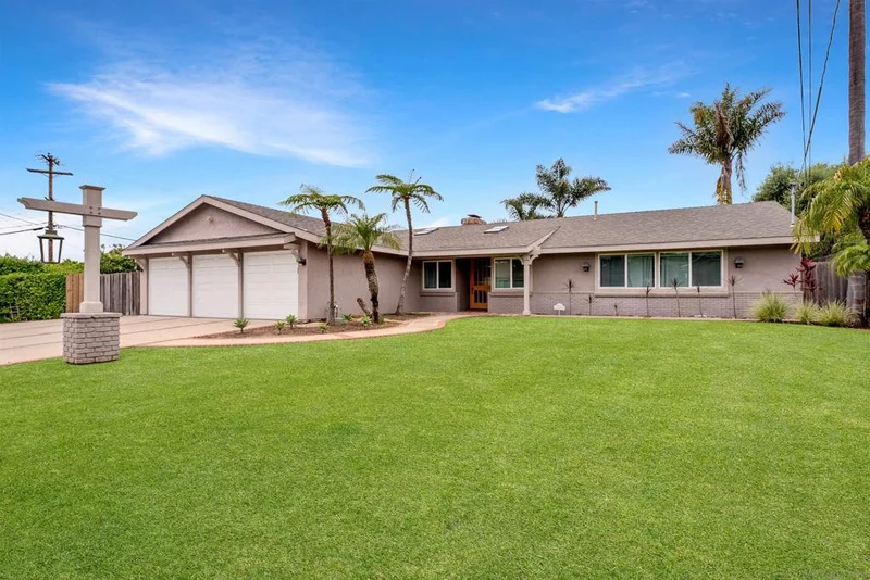 8820 Nottingham Pl, La Jolla, CA 92037