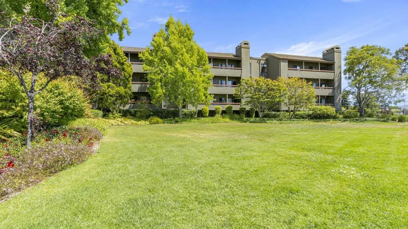 780 Sea Spray Lane 211, Foster City, CA 94404