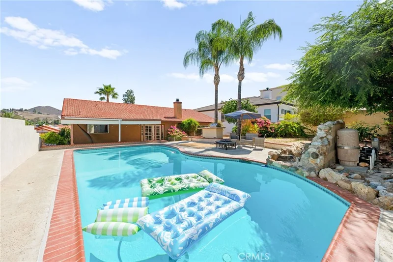 23029 Gray Fox Drive, Canyon Lake, CA 92587