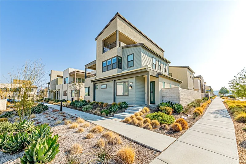 27505 Illumination Court, Valencia, CA 91381