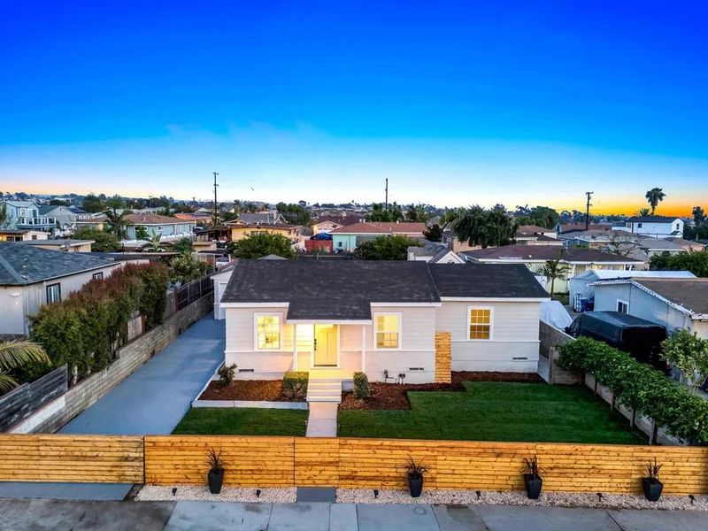 5451 Roswell, San Diego, CA 92114