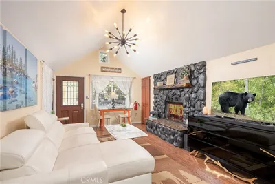 800 Eureka Drive photo 2