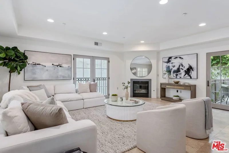 11633 Chenault Street 203, Los Angeles, CA 90049