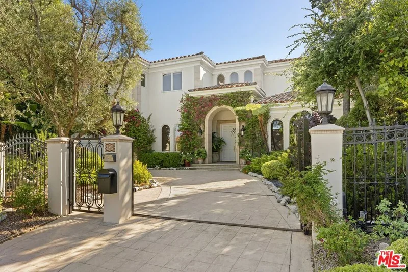 625 Foothill Road, Beverly Hills, CA 90210