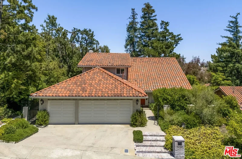 2968 Nicada Drive, Los Angeles, CA 90077
