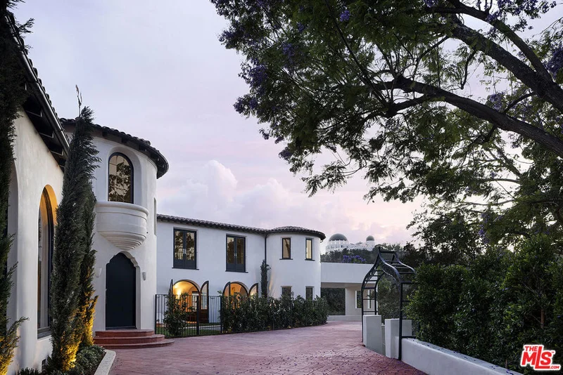 2720 Glendower Avenue, Los Angeles, CA 90027