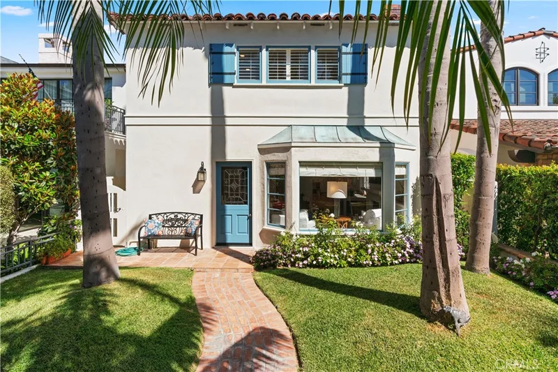 113 Via Yella, Newport Beach, CA 92663