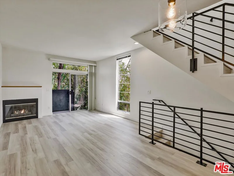 11960 Iowa 1, West Los Angeles, CA 90025