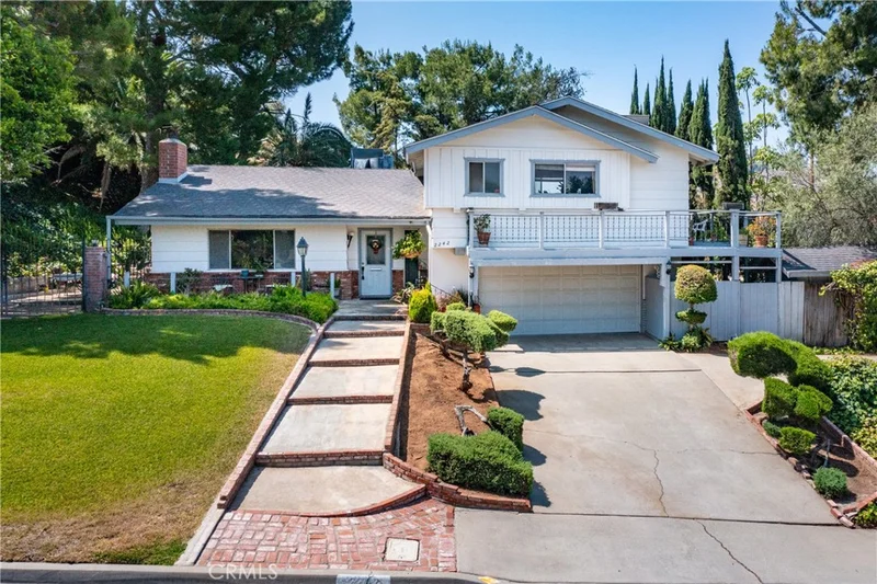 2242 Oak Crest Drive, Riverside, CA 92506