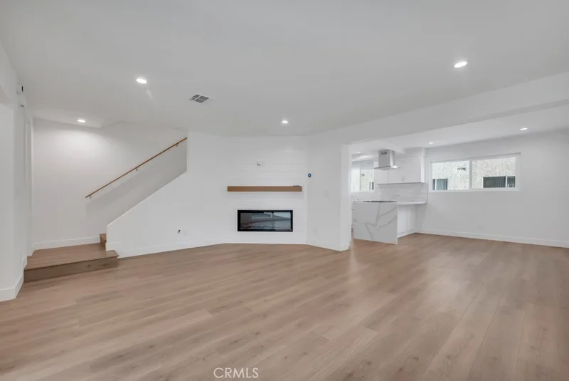 18550 Hatteras Street 94, Tarzana, CA 91356