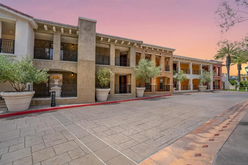 1000 Genter St 304, La Jolla, CA 92037