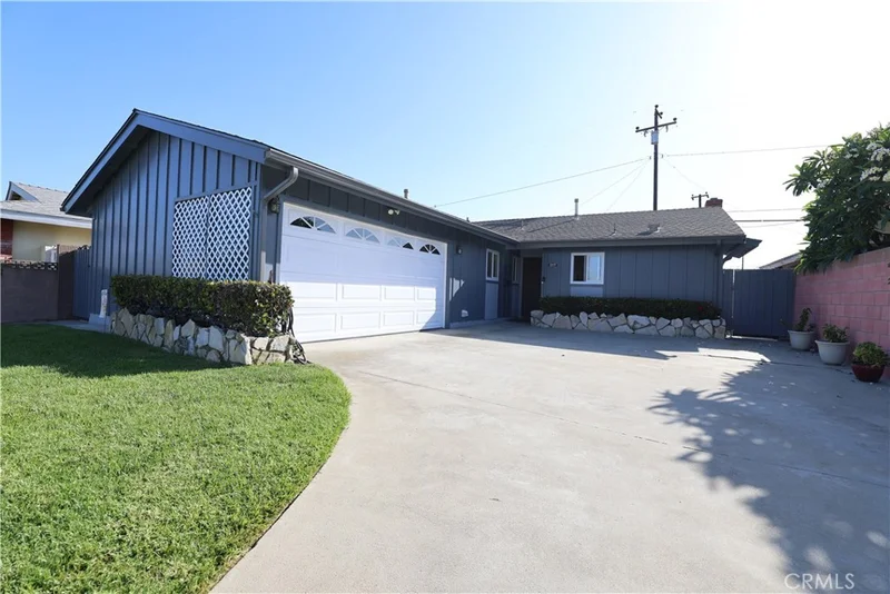 5519 Stevely Avenue, Lakewood, CA 90713