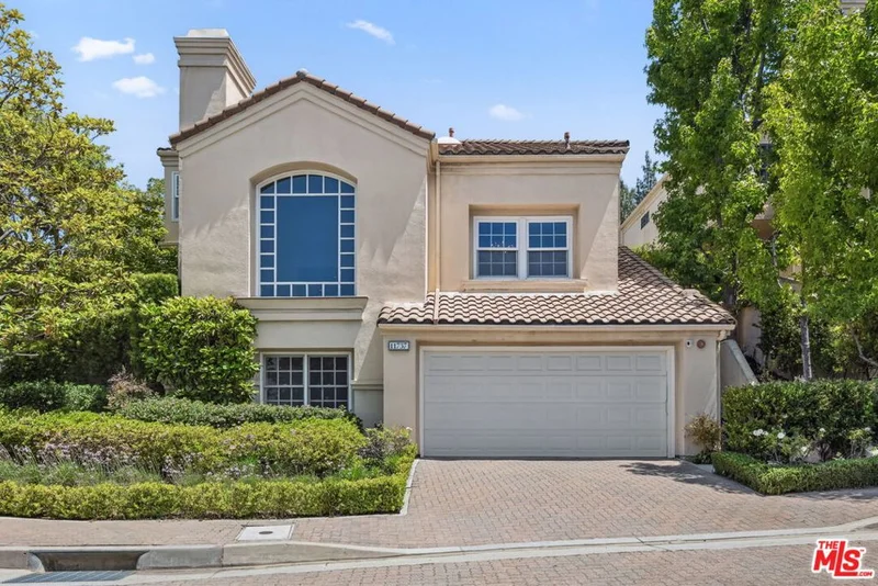 11737 Gwynne Lane, Los Angeles, CA 90077