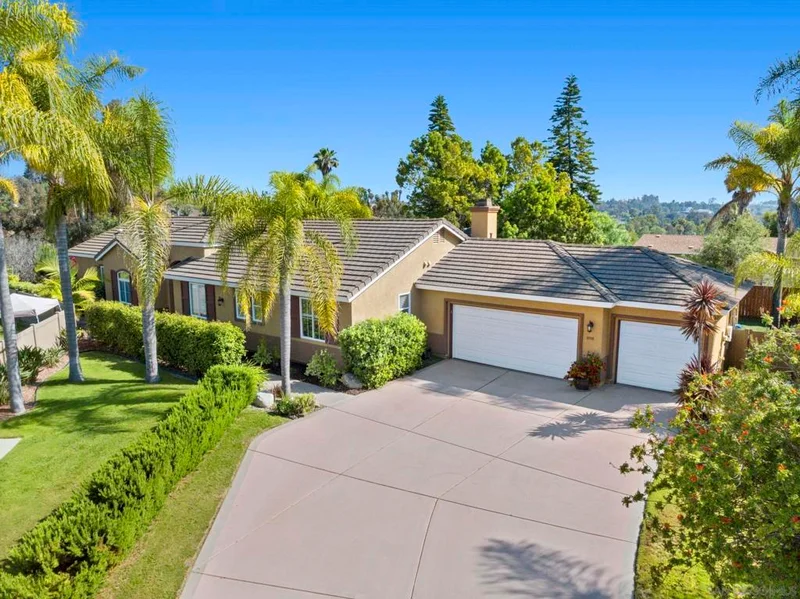 898 Via Allegra, Vista, CA 92081