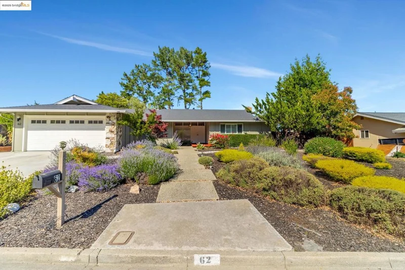 62 Warfield Dr, Moraga, CA 94556-1122