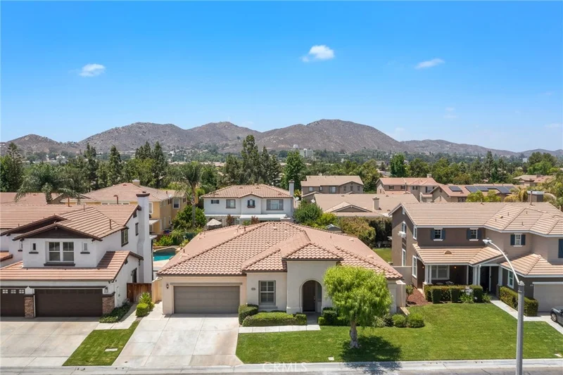 11529 Trailrun Court, Riverside, CA 92505