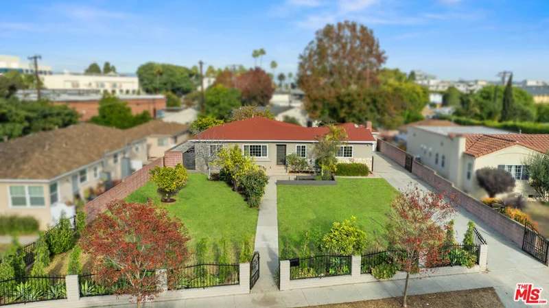4242 Grand View Boulevard, Los Angeles, CA 90066