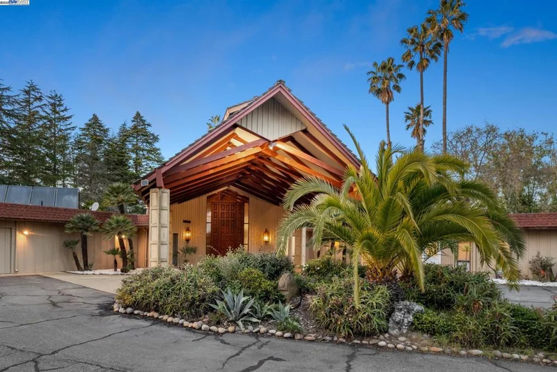 4584 Ewing Rd, Castro Valley, CA 94546
