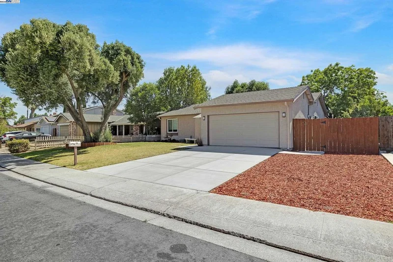910 Amaretto Dr, Tracy, CA 95376