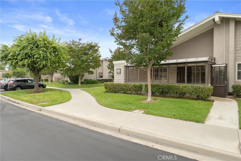 8877 Tulare Drive 312D, Huntington Beach, CA 92646