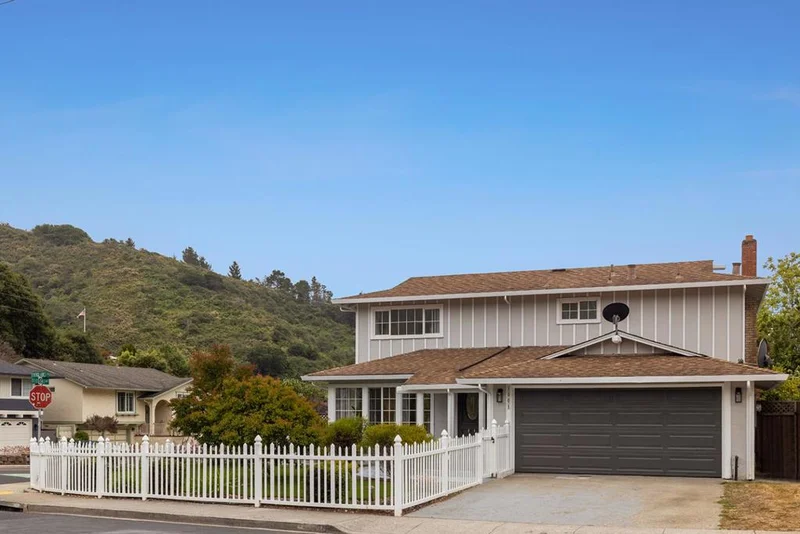 1001 Everglades Drive, Pacifica, CA 94044