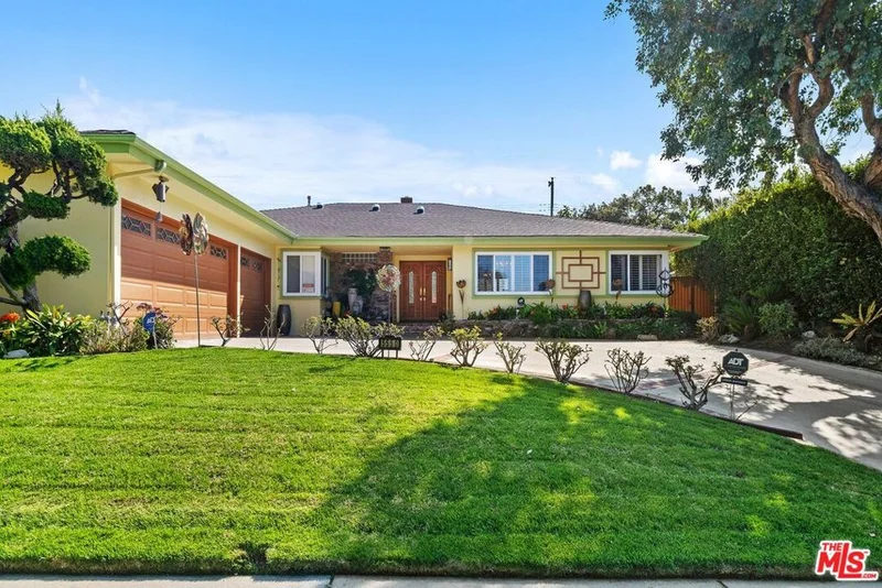 5550 W 63rd Street, Los Angeles, CA 90056