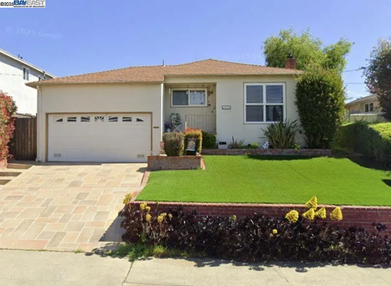 19036 Clemans Dr, Castro Valley, CA 94546