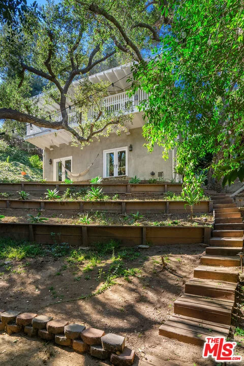 9016 Wonderland Avenue, Los Angeles, CA 90046